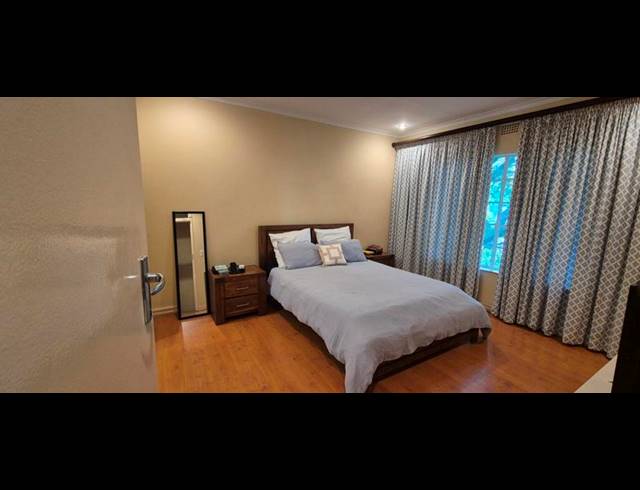 2 BEDROOM APARTMENT FOR SALE IN SANDOWN
